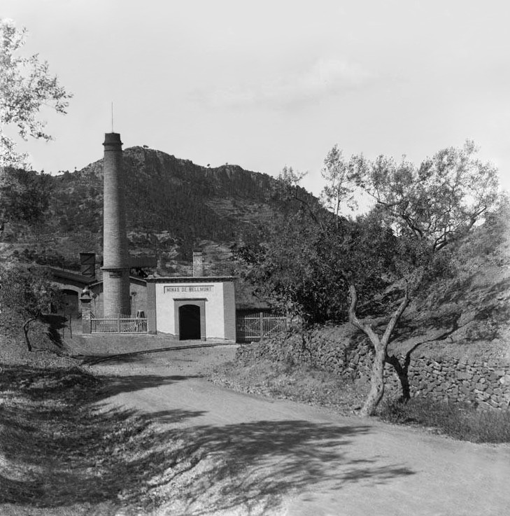 Historic photograph of the Eugènia mine in 1901