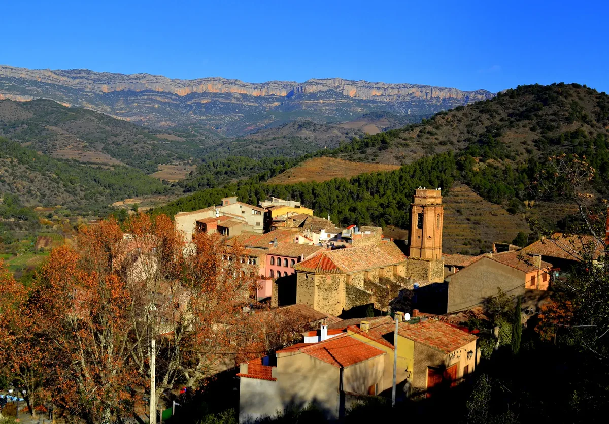 Torroja del Priorat beneath the Serra de Montsant