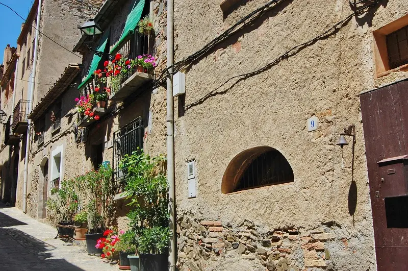 Carrer Major in Torroja del Priorat